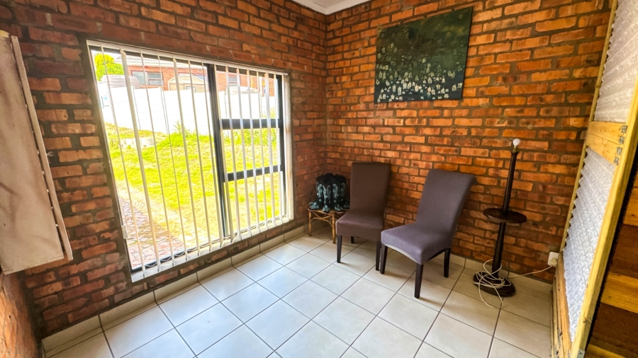 4 Bedroom Property for Sale in Fraaiuitsig Western Cape